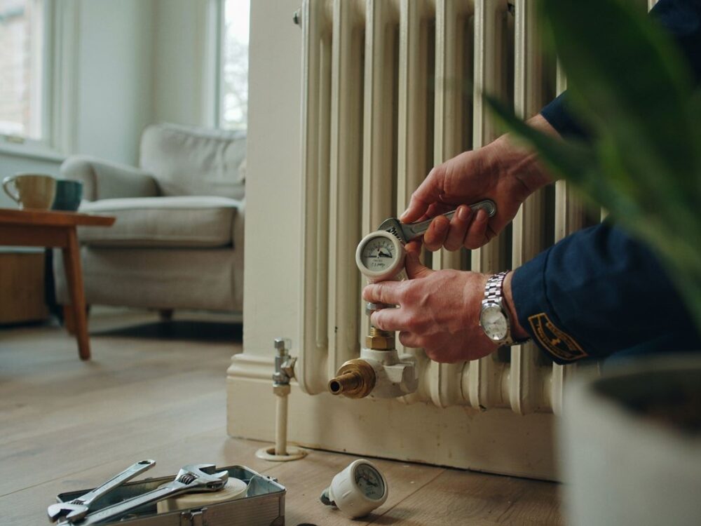 Montaż nowego termostatu grzejnikowego